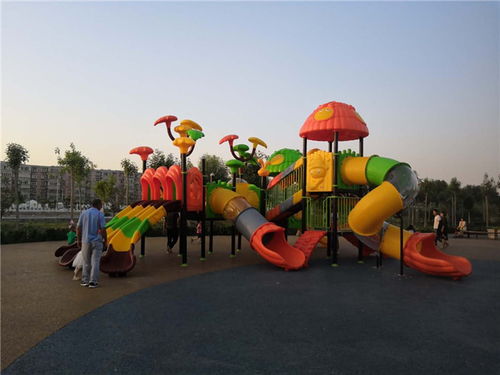 恒華兒童用品 打造幼兒園滑梯的專業(yè)與安全